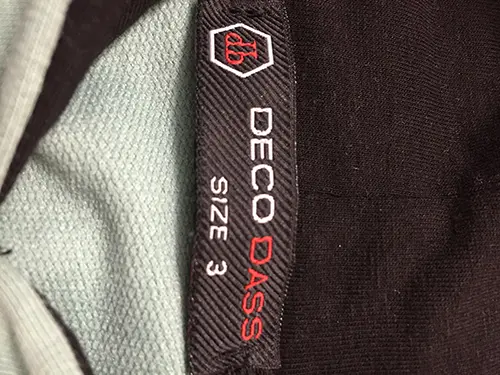 Foto aus der offiziellen Meldung: Deco Dass Kinder Sweatshirt — Risiko: Strangulierung