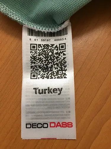 Foto aus der offiziellen Meldung: Deco Dass Kinder Sweatshirt — Risiko: Strangulierung