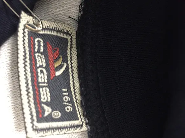 Foto aus der offiziellen Meldung: CEGISA Kinder Sweatshirt — Risiko: Strangulierung