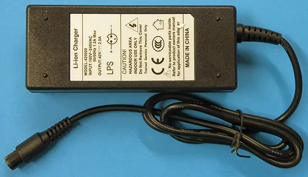Foto do aviso oficial: Smart Balance Wheel (on the packaging); Hardbower (on the label) Scooter deequilíbrio (hoverboard) — risco: Queimaduras & Choque elétrico