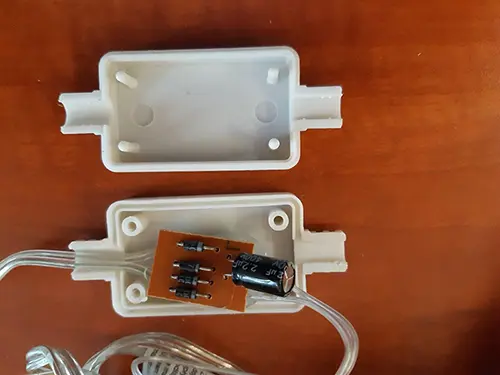 Photo de l’avis officiel: LED DIODS 3x20 Svítící koule Chaîne d’éclairage — risque: Choc électrique