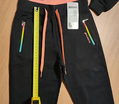 Photo de l’avis officiel: Children's sports trousers, size 128 Pantalon pour enfants — risque: Blessures