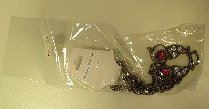 Foto uit de officiële melding: Fashion jewellery Lovely Owl Necklace Ketting met hanger — risico: Chemische risico's