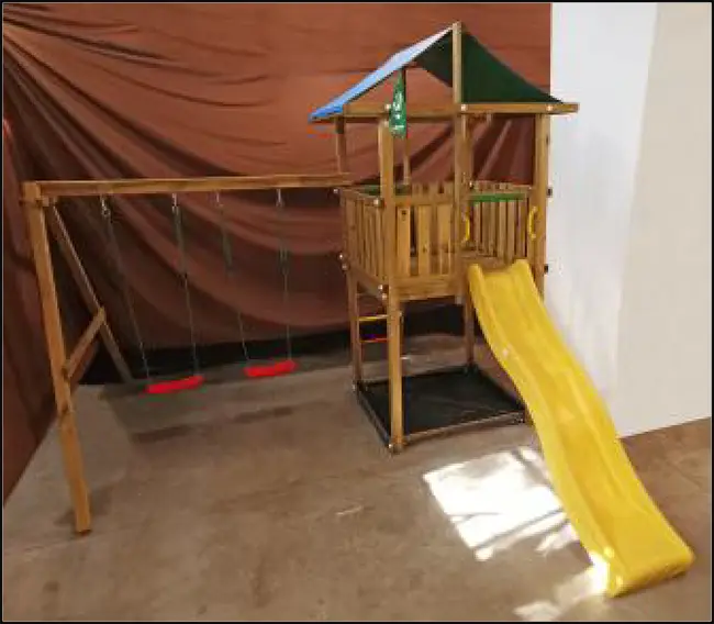 Foto dell’avviso ufficiale: Jungle Gym Jungle Gym Hut Play tower with swing module Jungle Parco giochi con scivolo e altalena — rischio: Intrappolamento
