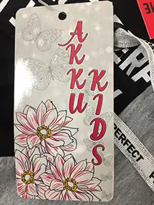 Foto aus der offiziellen Meldung: Akku kids wear Kinder-Sweatshirt — Risiko: Strangulierung (A12/00996/21)