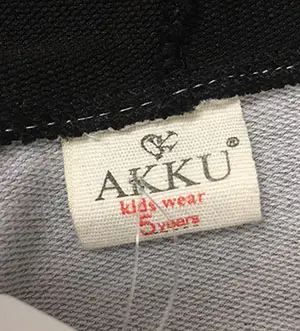 Foto aus der offiziellen Meldung: Akku kids wear Kinder-Sweatshirt — Risiko: Strangulierung (A12/00996/21)