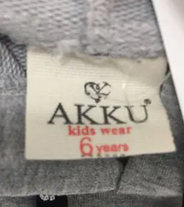 Foto aus der offiziellen Meldung: Akku kids wear Kinder Sweatshirt — Risiko: Strangulierung (A12/00997/21)