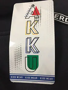 Foto aus der offiziellen Meldung: Akku kids wear Kinder Sweatshirt — Risiko: Strangulierung (A12/01013/21)