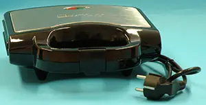 Foto dell’avviso ufficiale: CLATRONIC SANDWICH TOASTER / Szendvicssütő Produttore di panini — rischio: Scossa elettrica