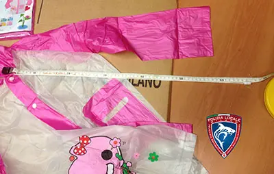 Foto dell’avviso ufficiale: D&amp;D Impermeabile per bambino Impermeabile per bambini — rischio: Strangolamento