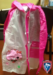 Foto dell’avviso ufficiale: D&amp;D Impermeabile per bambino Impermeabile per bambini — rischio: Strangolamento