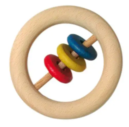 Foto aus der offiziellen Meldung: Glückskäfer Scheibenring Holz Rassel — Risiko: Ersticken