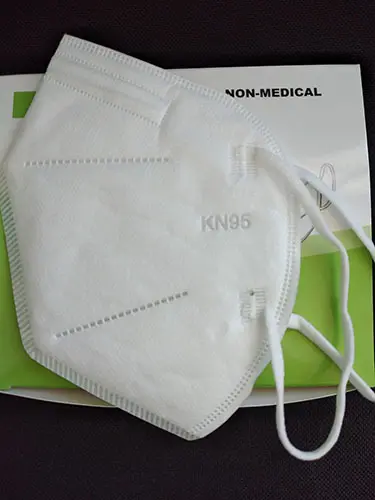 Foto uit de officiële melding: TRILOGEE TRILOGEE KN95 respiratory protective face-mask Deeltjesfiltermasker — risico: Gezondheidsrisico/overige