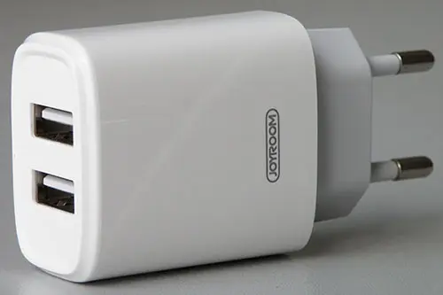 Photo de l’avis officiel: JOYROOM 2 USB TRAVEL CHARGER Chargeur USB — risque: Choc électrique
