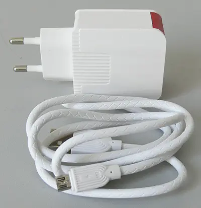 Photo de l’avis officiel: FAST TRAVEL CHARGER 3USB Premium Chargeur USB — risque: Choc électrique