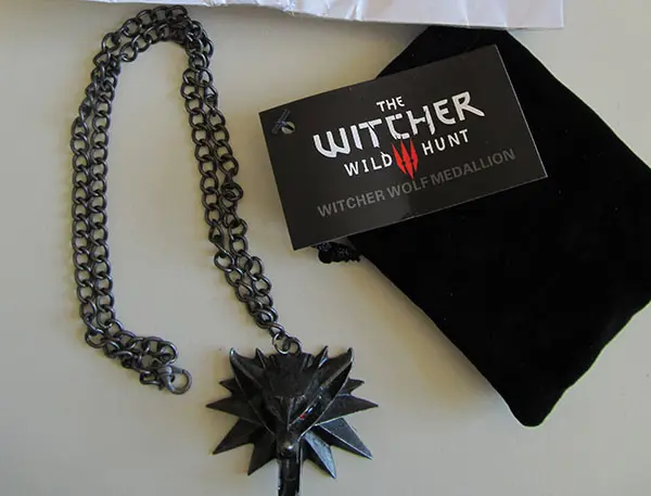 Foto uit de officiële melding: JINX (counterfeit) The Witcher Wild Hunt - Witcher Wolf Medallion Ketting met hanger — risico: Chemische risico's