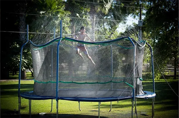 Photo de l’avis officiel: Trampoline Waterpark Arroseur de trampoline — risque: Blessures