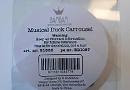 Foto aus der offiziellen Meldung: BamBam Musical Duck Carrousel Holzkarussell — Risiko: Ersticken