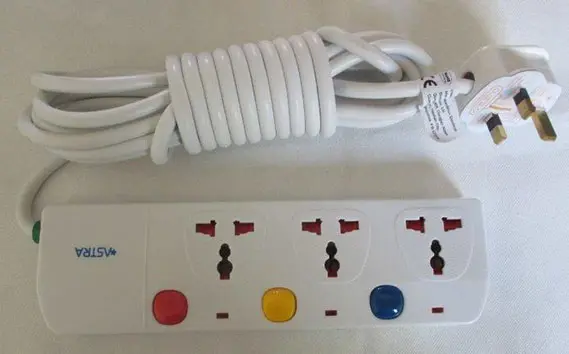 Photo de l’avis officiel: Astra 3 WAYS SOCKET OUTLET Plomb d’extension — risque: Choc électrique