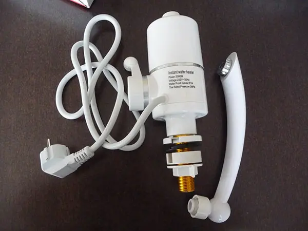 Foto do aviso oficial: Instant electric water heating faucet Esquentador de água elétrico — risco: Choque elétrico