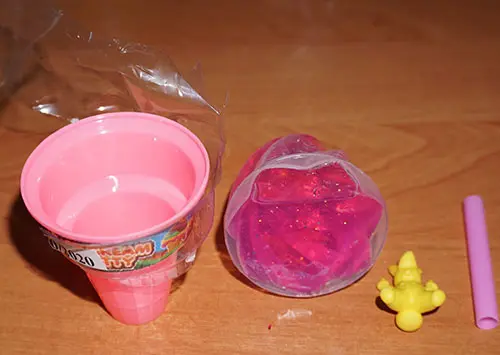 Photo de l’avis officiel: Ice Cream Putty Mastic de jouet — risque: Risque chimique