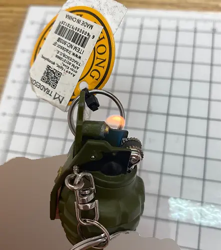 Foto dell’avviso ufficiale: Zhong Long FUZE M217 ME175B 008-803 Accendino per novità — rischio: Ustioni & Incendio