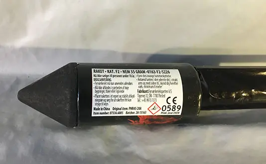 Foto uit de officiële melding: Fyrværkerieksperten a/s Bomberaket — risico: Aantasting van het gezichtsvermogen