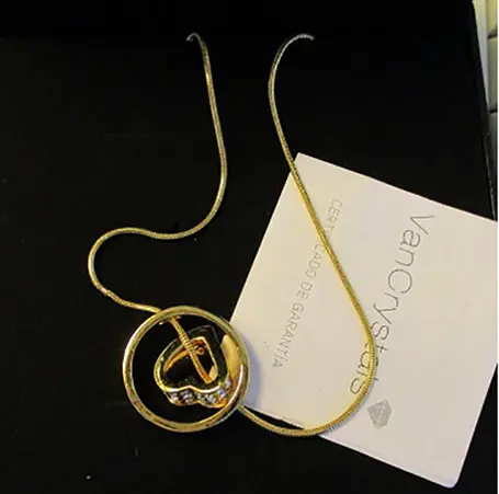 Foto do aviso oficial: Vancrystals Arais Rosado necklace with Swarovski crystals Colar — risco: Químico