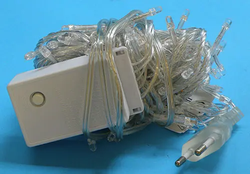 Photo from the official notice: LED 100 BOMBILLAS / beltéri LED karácsonyi égősor lighting chain — burns & electric shock risk (A12/01398/21)