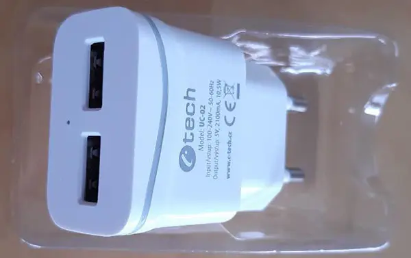 Foto uit de officiële melding: C-tech Universal 2-ports USB Charger USB netlader — risico: Elektrische schok