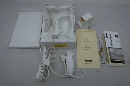Foto aus der offiziellen Meldung: SELETTI Table luminaire with LED lamp Elektrische Leuchte — Risiko: Elektrischer Schlag