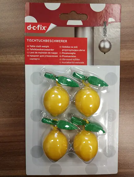 Foto aus der offiziellen Meldung: d-c-fix Tischtuchbeschwerer Tischdeckengewichte — Risiko: Ersticken