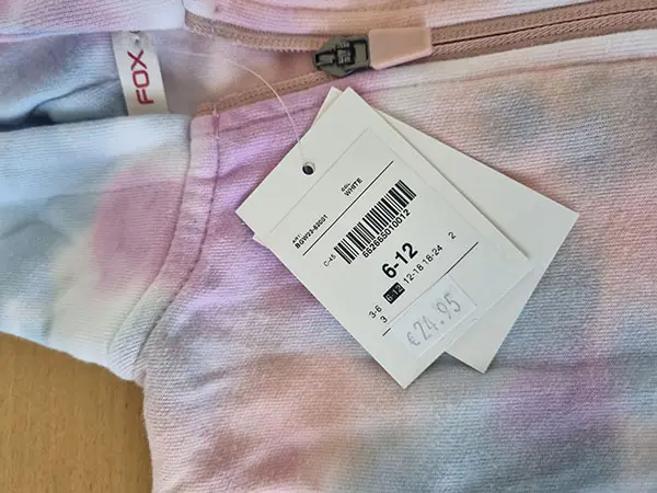 Foto aus der offiziellen Meldung: FOX KIDS, Young collection Kinder Cardigan — Risiko: Verletzungen
