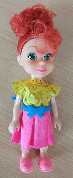 Foto do aviso oficial: Fancy Nancy Boneca de plástico — risco: Químico (A12/01529/21)