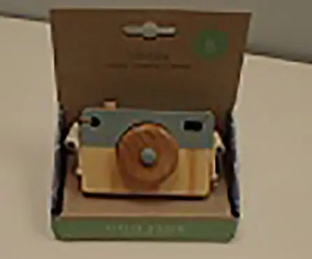 Photo de l’avis officiel: Little Dutch (Tiamo) Camera Jouet en bois — risque: Étouffement & Etranglement