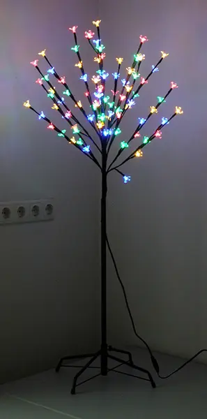 Photo de l’avis officiel: 92L LED fény-fa Chaîne d’éclairage — risque: Brûlures & Choc électrique