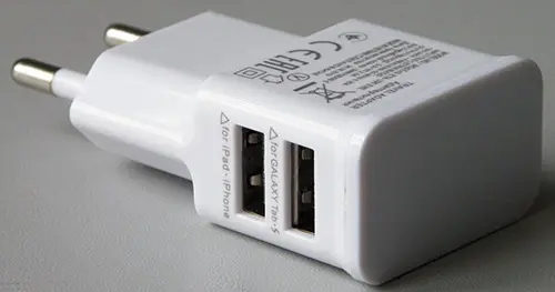Photo de l’avis officiel: TRAVEL ADAPTER Chargeur USB — risque: Choc électrique (A11/00094/21)