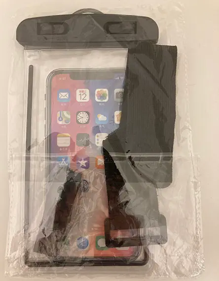 Photo from the official notice: Vattentät Mobilväska med armband waterproof cellphone case with bracelet — chemical & environment risk