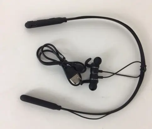 Photo from the official notice: Innovagoods Magnetiska trådlösa träningshörlurar / Magnetic Wireless Sports Earphones wireless earphones — environment risk