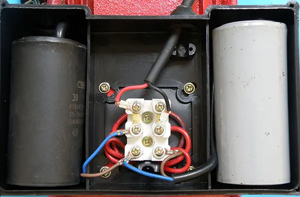 Photo de l’avis officiel: SINGLE PHASE MOTOR Moteur électrique — risque: Choc électrique & Blessures