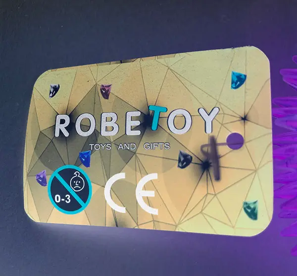 Foto uit de officiële melding: Robetoy BALL SPIKES SOUND AND LIGHT Plastic bal met spikes met licht en geluid — risico: Milieu