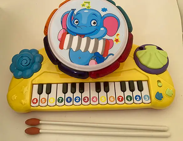 Foto dell’avviso ufficiale: Nanguo Baby Toys PEDAGOGISKA PIANO MED TRUMMA TILL BARN Pianoforte e tamburo giocattolo elettrico — rischio: Ambiente
