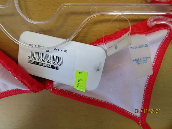 Foto uit de officiële melding: Top Ten Kinderbikini — risico: Verwonding & Verwurging
