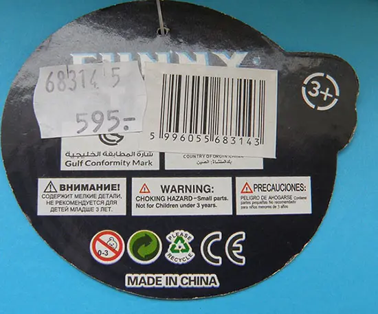 Foto aus der offiziellen Meldung: Funny Clothes, costumes, accessories (on the label) Spielzeugmaske — Risiko: Verbrennungen
