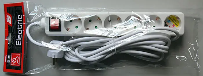 Foto del aviso oficial: Sky Electric /hatos, kapcsolós, védőérintkezős háztartási elosztó Cable de extensión — riesgo: Quemaduras & Incendio