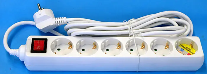Foto del aviso oficial: Sky Electric /hatos, kapcsolós, védőérintkezős háztartási elosztó Cable de extensión — riesgo: Quemaduras & Incendio