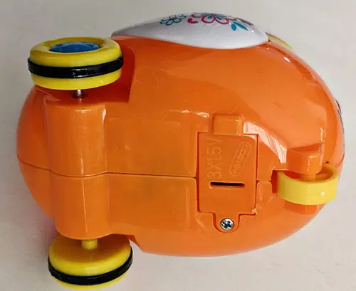 Photo from the official notice: YI BAO KINGDOM JOY CHICKEN plastic toy — choking risk
