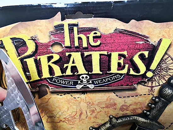 Foto do aviso oficial: YOU SHENG DA THE PIRATES - Power weapons Arco de brinquedo e conjunto de flechas — risco: Engasgamento