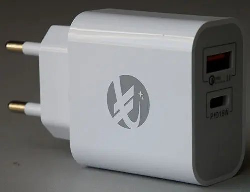 Photo de l’avis officiel: CX FAST SMART CHARGER Chargeur USB — risque: Choc électrique