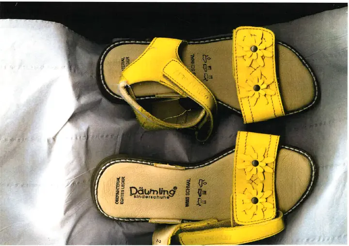 Photo from the official notice: Däumling Riemchensandalen schmal Gr. 28 children’s strapped sandals — chemical risk